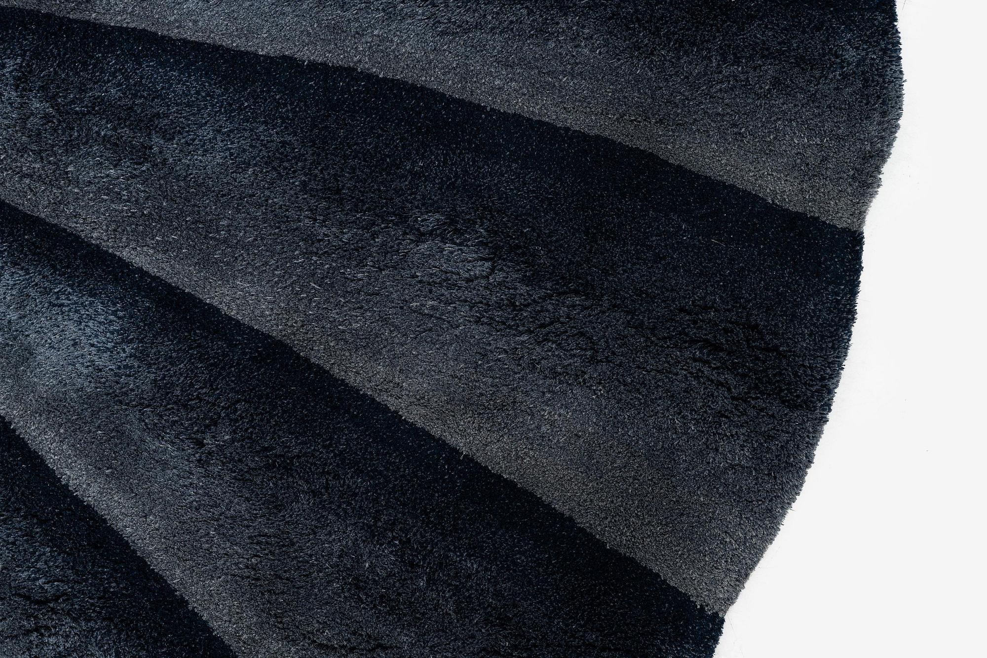 Diana Orving, a carpet 'Disappearance II', round diameter 300 cm, Ferreira de Sá, Portugal.