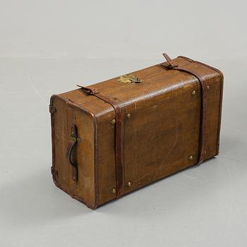 KOFFERT, 1900-talets början.