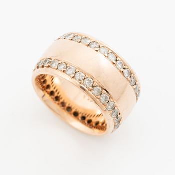 Ring 14K guld med diamanter.