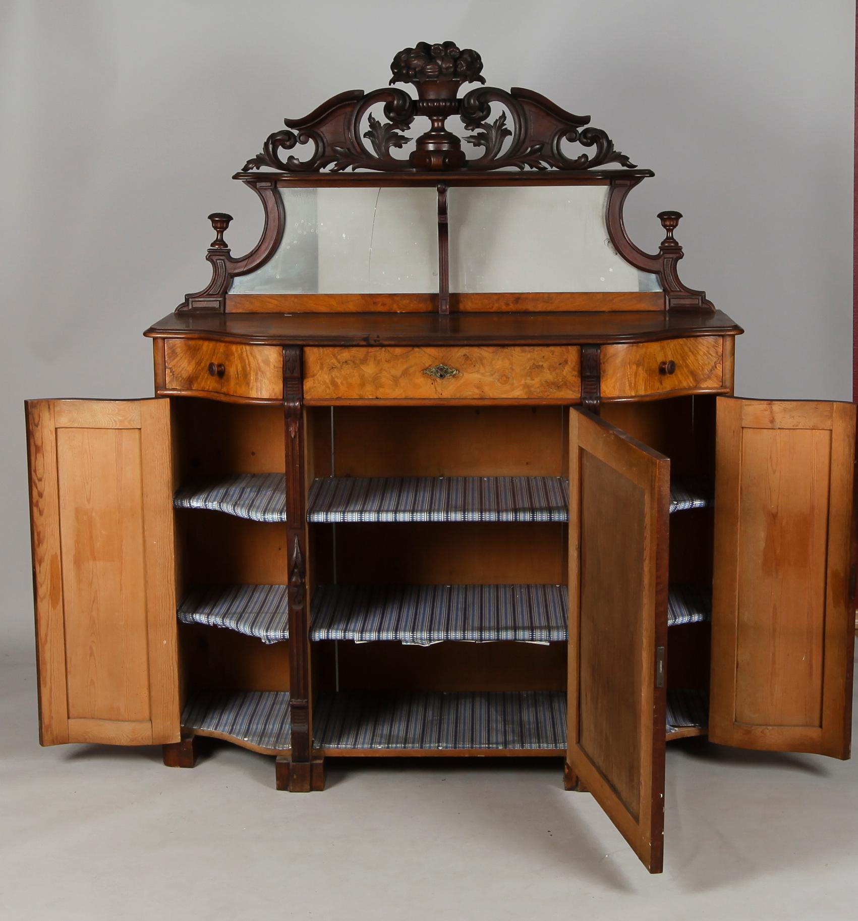 SPEGELSKÄNK, 1800-talets andra hälft.