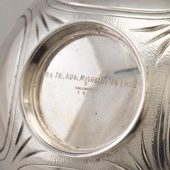 A Norwegian Art Nouveau silver serving dish maker's mark Jacob Tostrup, Oslo 1905.