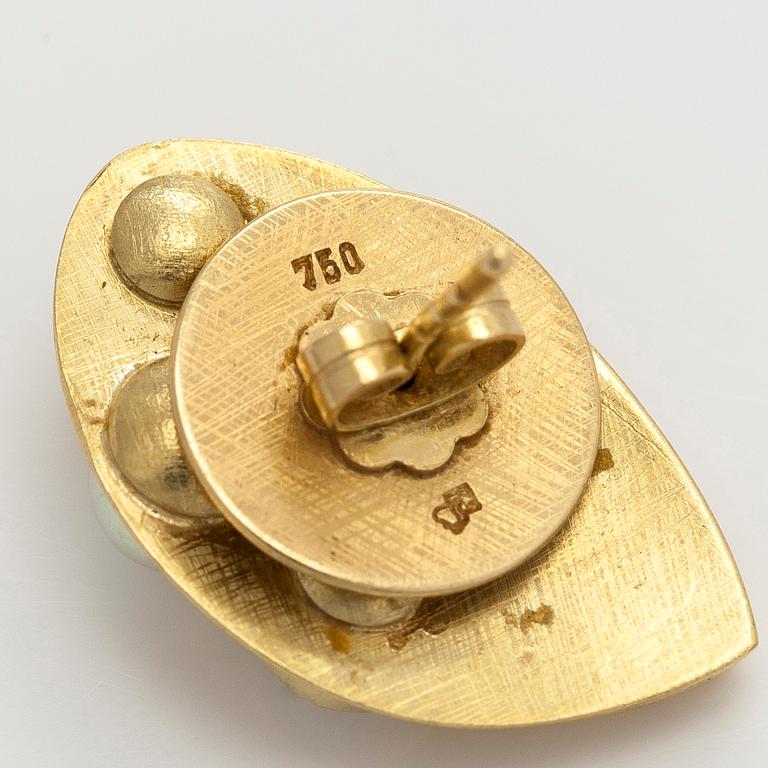 Örhängen, briljantslipade diamanter, fasettslipade smaragder, cabochonslipade rubiner, opaler, pärlor, 18K guld.