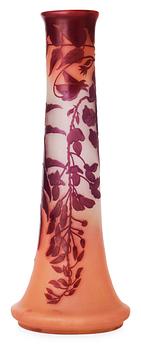 679. An Emile Gallé Art Nouveau cameo glass vase, Nancy, France.