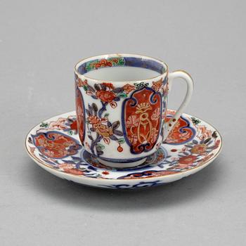 KAFFEKOPPAR MED FAT, 8 koppar med tolv fat, Kina.