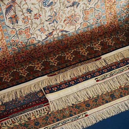 Important Winter Sale presenterar Isfahanmattor av familjen Seirafian