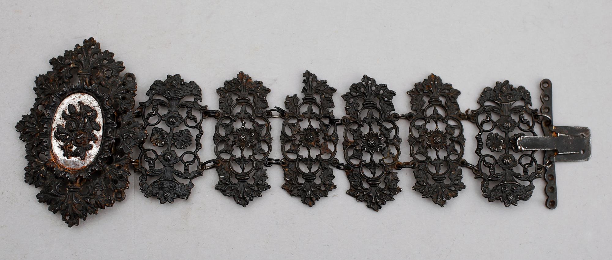 ARMBAND, järn, Berlin, 1800-talets första hälft.