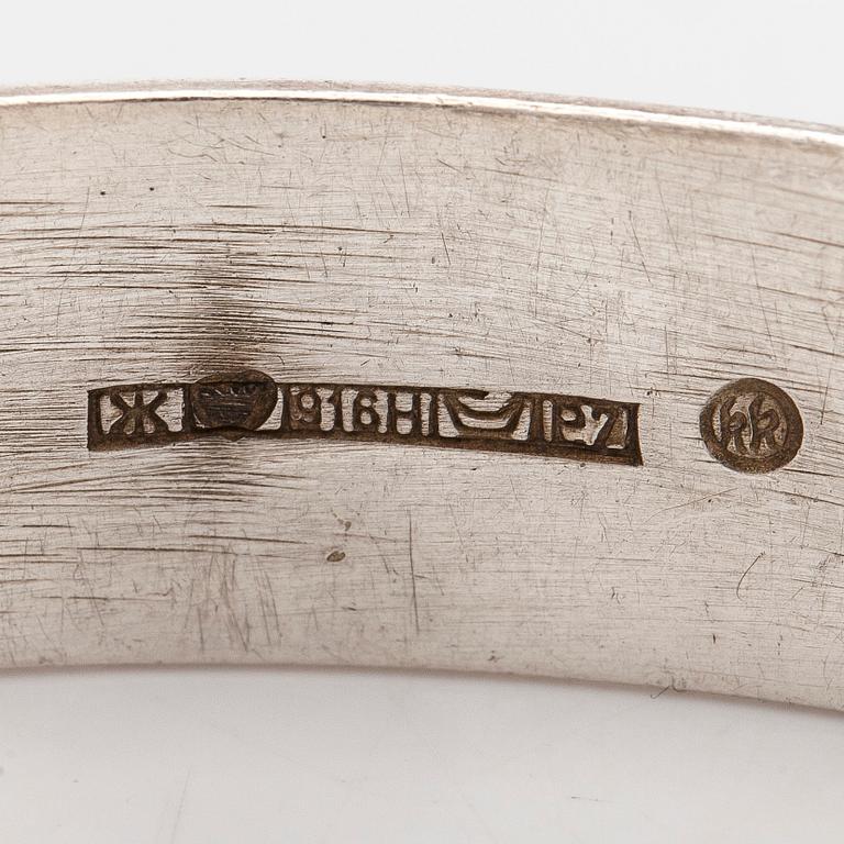 Börje Rajalin, armband och ring, silver. Kalevala Koru, Helsingfors 1973.