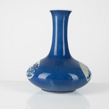 A blur and white porcelain vase, China, late Qing dynasty.