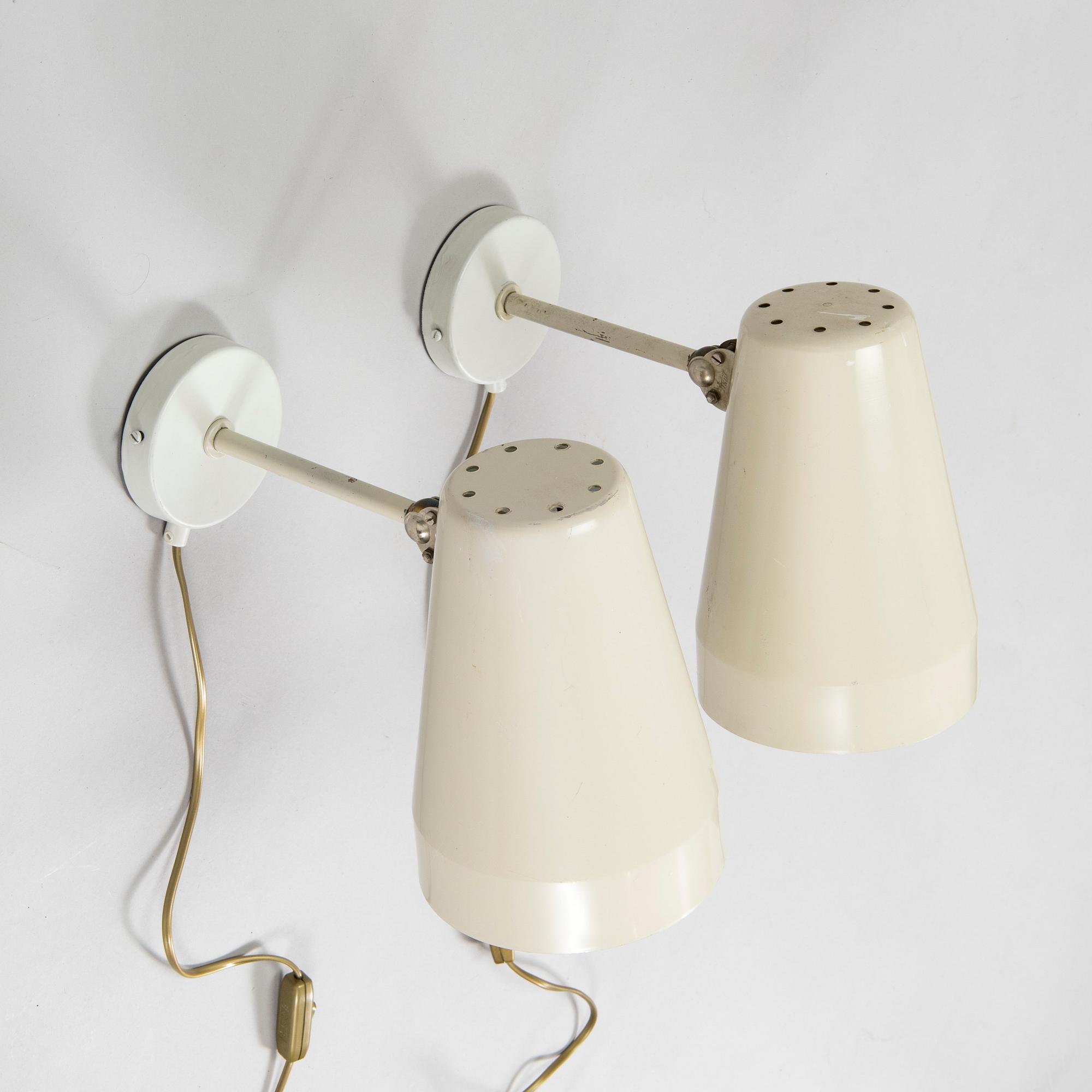 A pair of 1960s wall lights model AH 74, for Itsu.