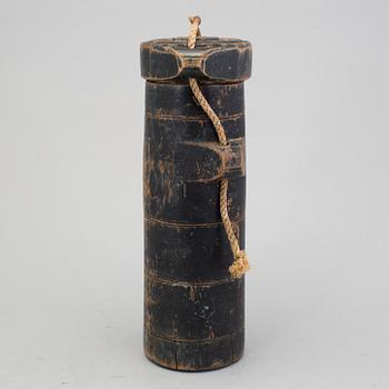 A painted baroque powder keg probably Fredrik I first half of the 18th century.