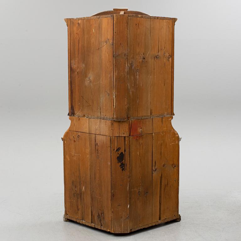 A cabinet from the 18th-/19 th century.