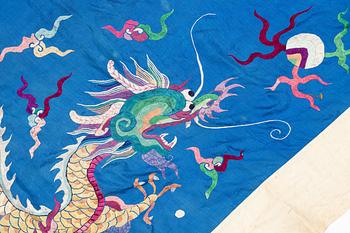 A Chinese embroidered triangular silk banner, late Qing dynasty/possibly early 20th century.