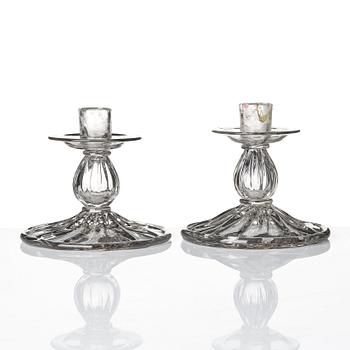 Ljusstakar, ett par, glas. Möjligen Kosta, 1800-tal.
