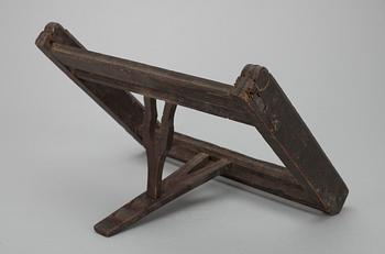 BOKSTÄLL, allmoge, daterad 1777.