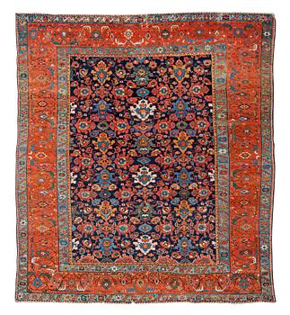 993. A CARPET, an antique Mahal, 302 x 273-285,5 cm.