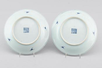 TALLRIKAR, 1 par, porslin, Kina, 1700-/1800-tal.