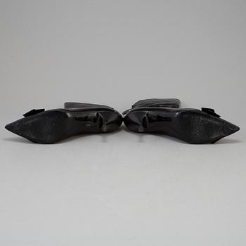 A pair of boots in size 40.