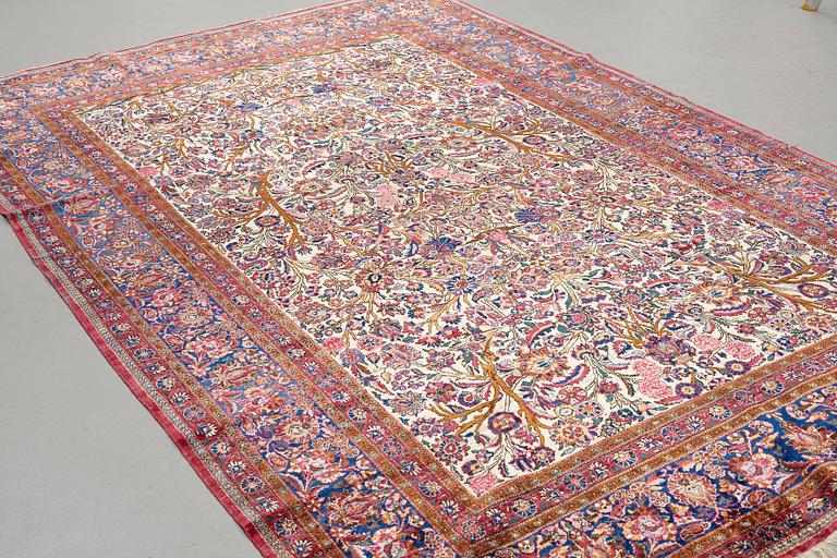 A carpet, a semi-antique silk Kashan, ca 317 x 207-210,5 cm.