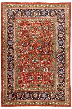 382. An antique 'Ziegler' carpet, Sultanabad area, ca 533 x 358 cm.