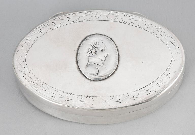 DOSA, silver, Johan Petter Hjulström Västerås 1838. Vikt ca 42 gram.