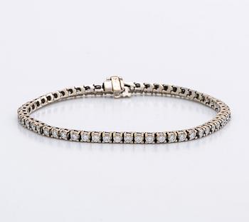 TENNIS BRACELET 18K whitegold brilliant-cut diamonds 4,2 ct G VS, as stated by seller.