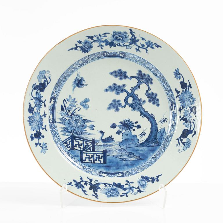 A Chinese blue and white porcelain serving dish, Qing dynasty, Qianlong (1736-95).