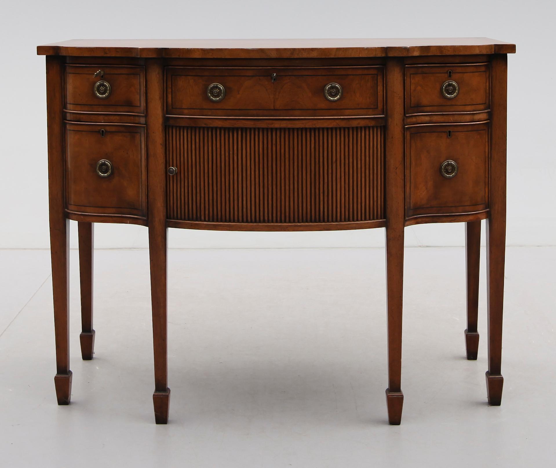 SIDEBOARD, England, 1900-talets mitt.