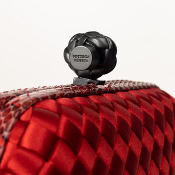 Bottega Veneta, bag/clutch, "Knot".