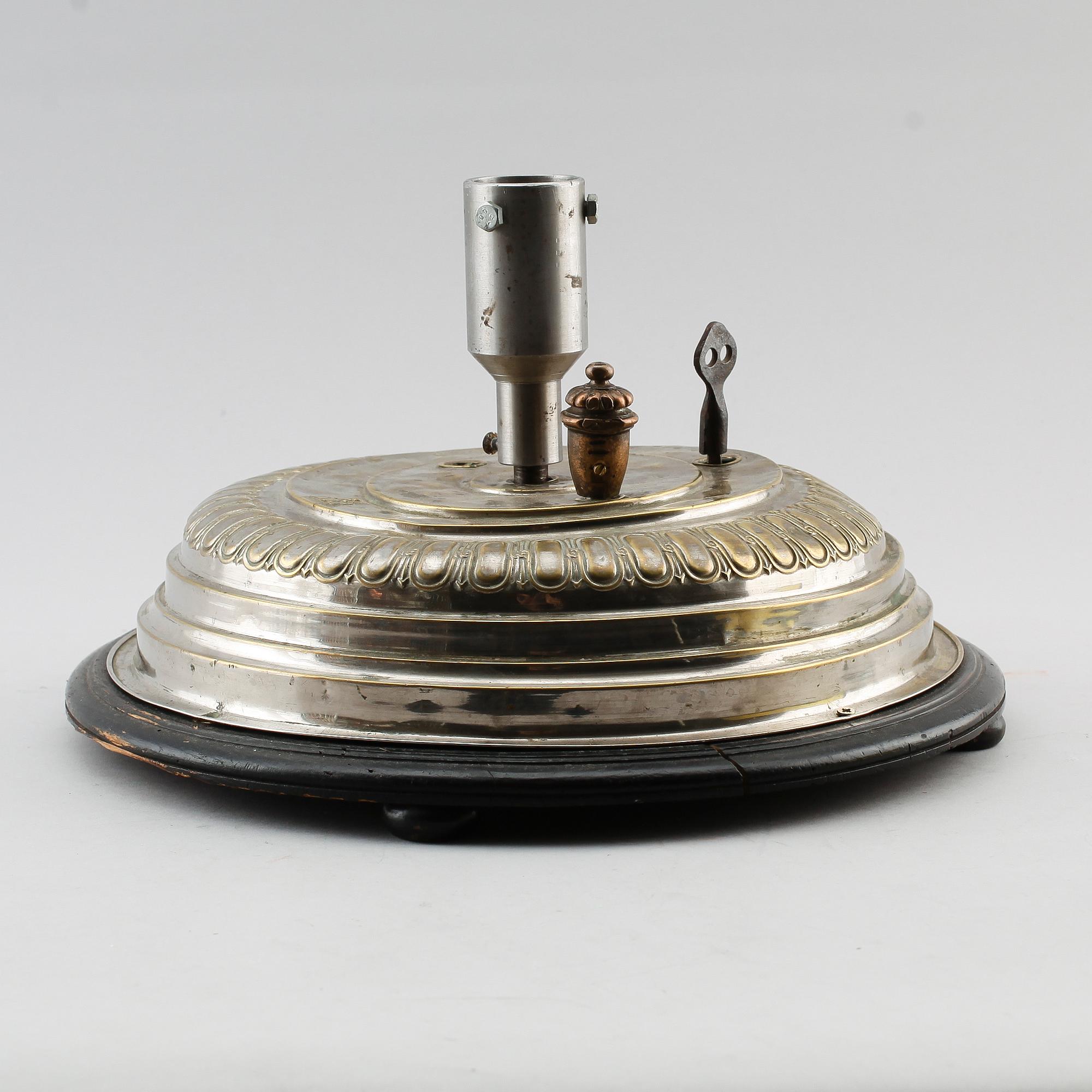 JULGRANSFOT MED SPELDOSA, metall, 1900-talets första hälft.