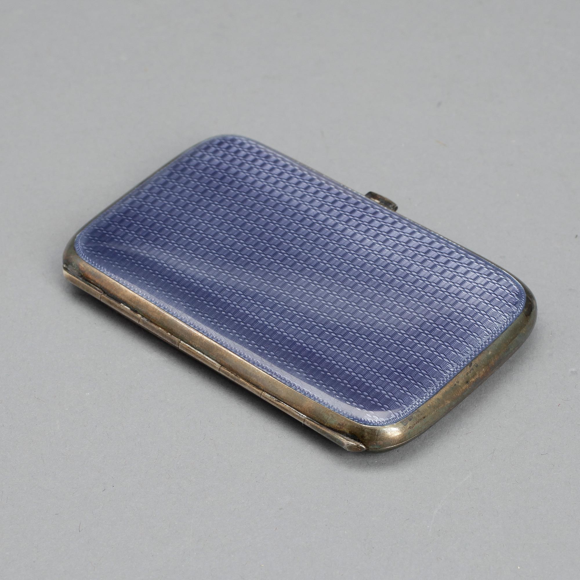 CIGARETTETUI, silver och emalj, David Andersen, Norge, omkring 1900. Total vikt ca 102g.