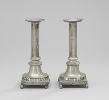 169. A pair of 18th century pewter candlesticks. Makers mark by Hans Wiksten, Västerås 1782-1810/14.