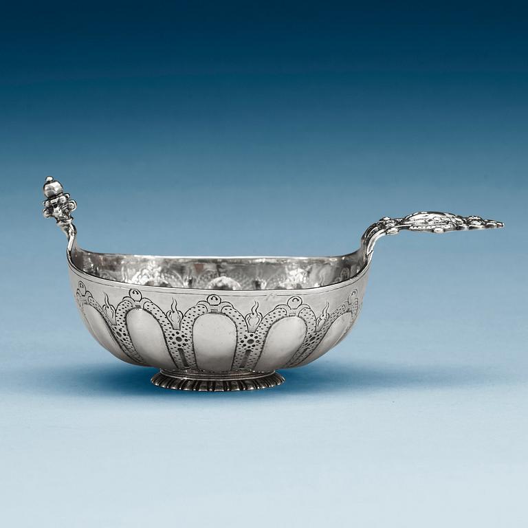 A Swedish early 17th century silver kovsh, marks of Anders Düsterbach, Stockholm (-1588-1612).