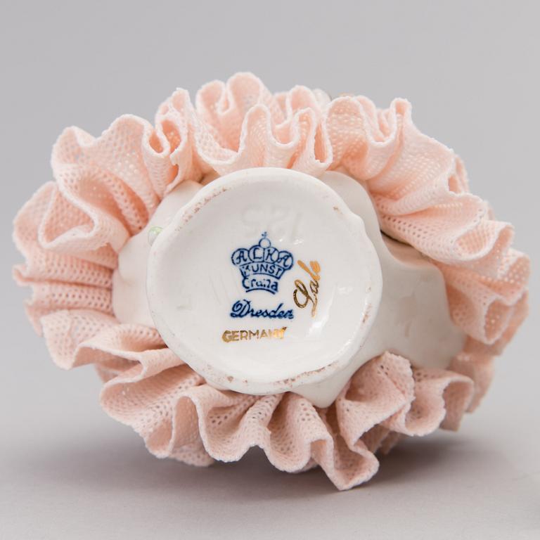 FIGURINER, 5 st, porslin, stämplade Dresden. 1900-talets mitt.