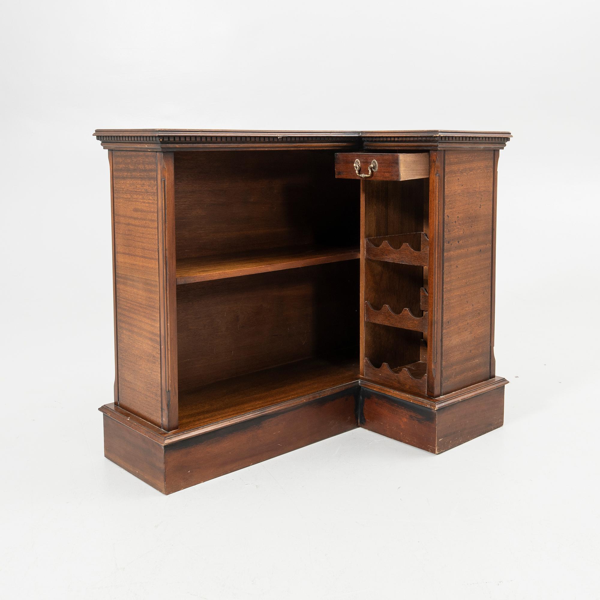 Bar counter, English style, 20th century.