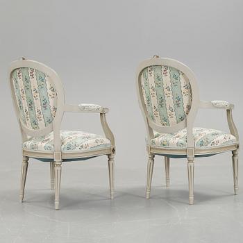 KARMSTOLAR, ett par, Gustaviansk stil, omkring 1900-talets mitt.