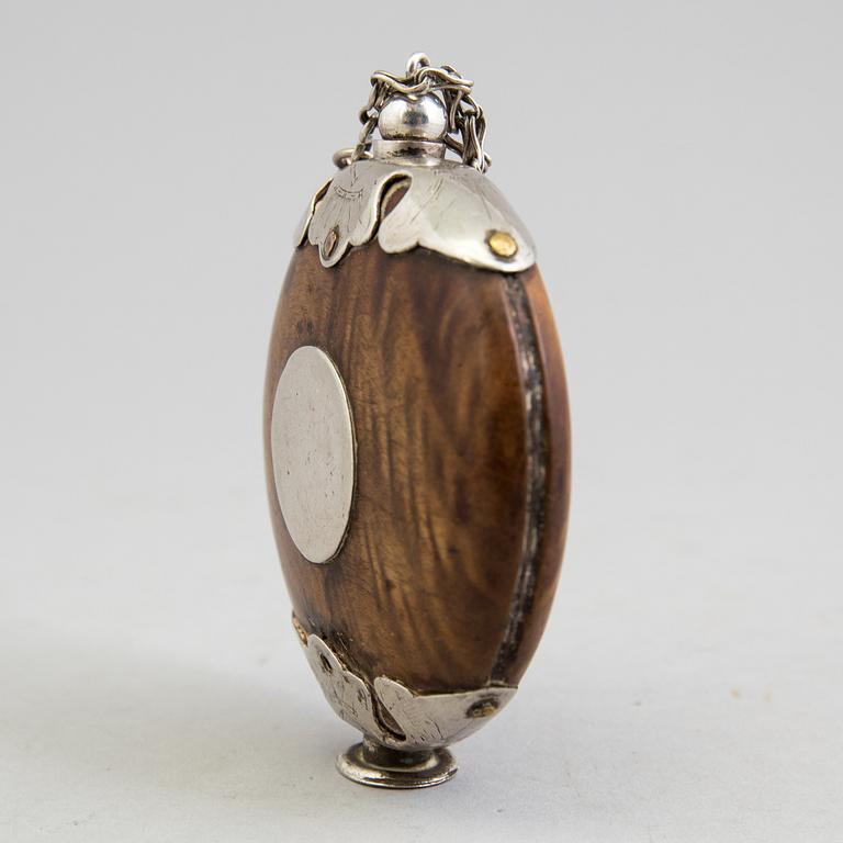 A NORWEGIAN SNUFF BOTTLE, silver and wood, 18th century.