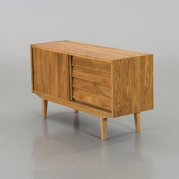 SIDEBOARD, ek, "Rekord" design Nils Troedsson, Troeds, 2000-tal.