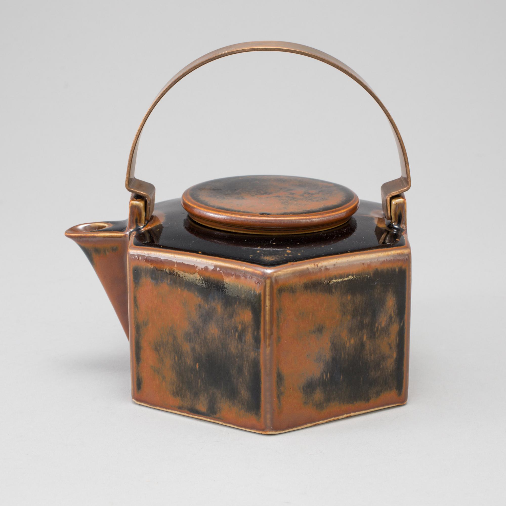 SIGNE PERSSON-MELIN, teapot, stoneware, "six-sided", Rörstrand.