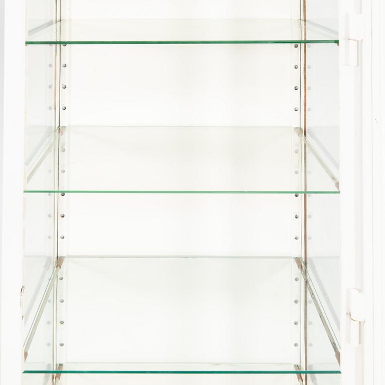 Läkarskåp Mellaneuropa 1900-talets mitt.