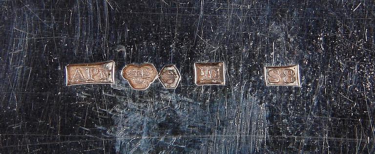 TOILETTESET, 4 delar, silver. Varav en Carl Petter Lampa, Stockholm 1828. Övriga 1900-talets mitt.