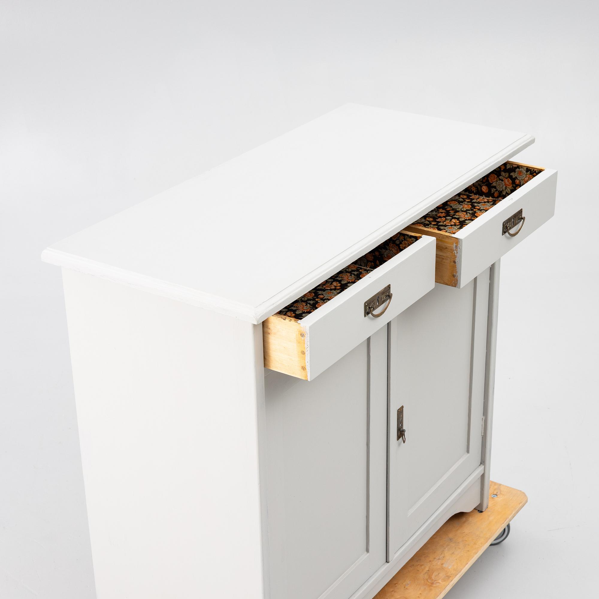 Skänk, tidigt 1900-tal.