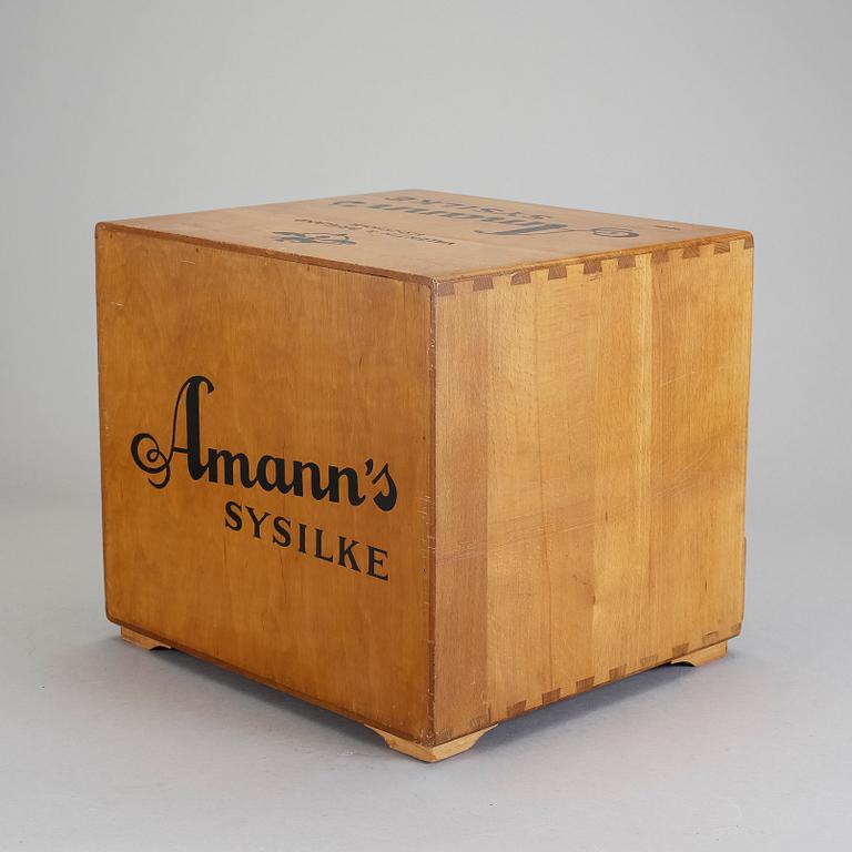 SYSILKELÅDA, Amann´s Sysilke, Valentin & Bråland, Stockholm, 1900-talets andra kvartal.