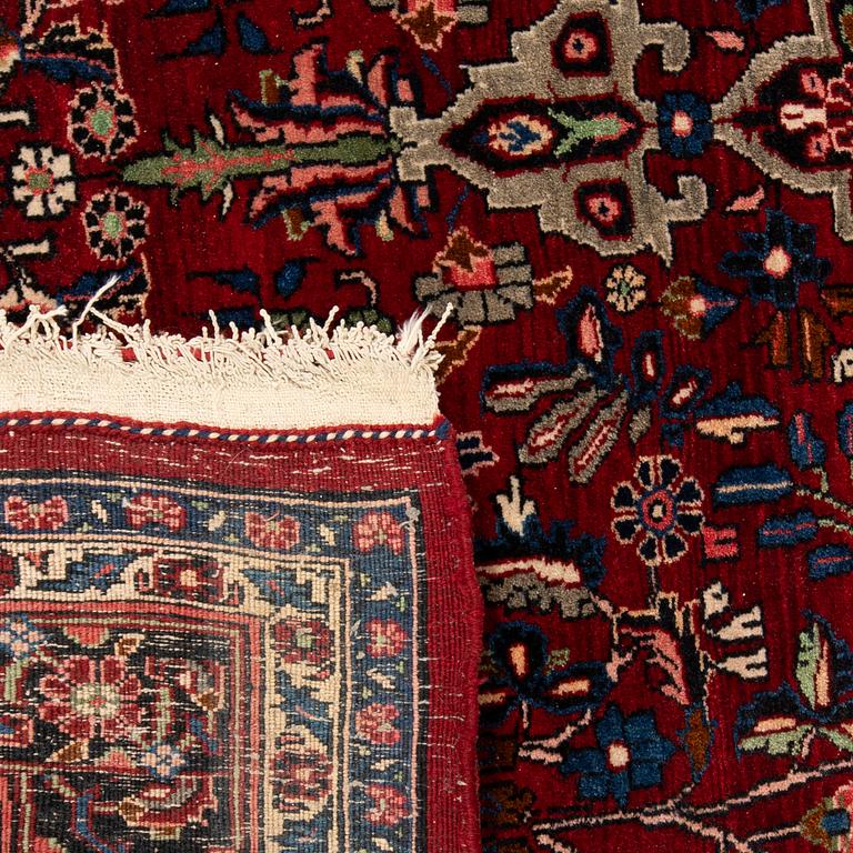 Carpet Oriental semi-antique approx. 220x150 cm.