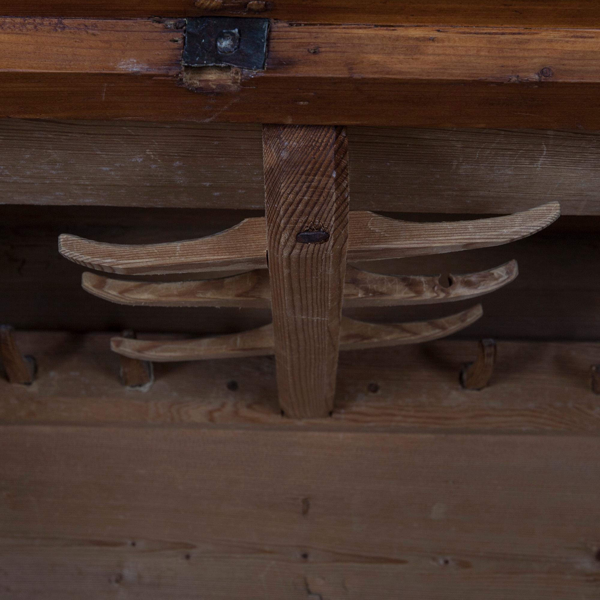 KLÄDSKÅP, 1800-tal.