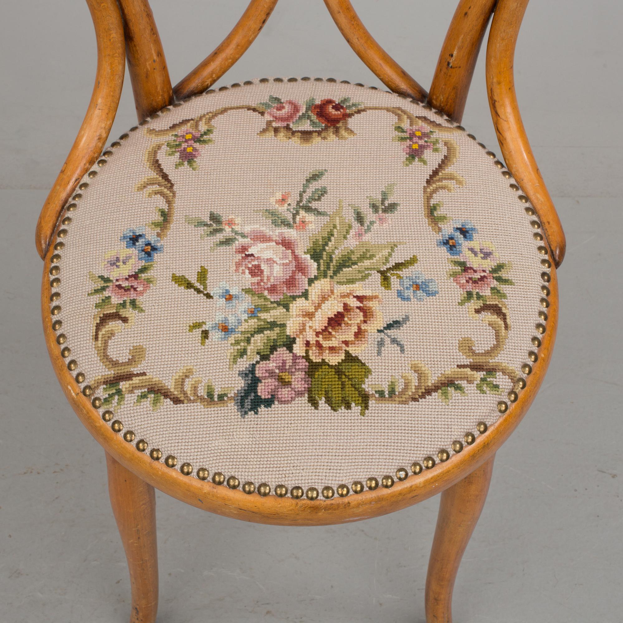 STOLAR, två stycken, Thonet, 1900-talets början.