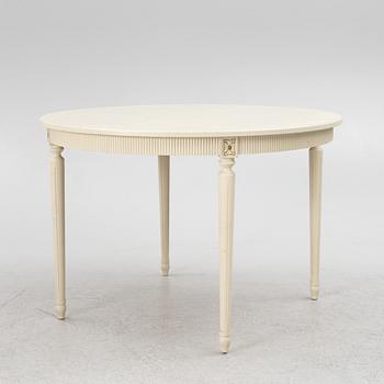 Dining table with six chairs, Gustavian style, second half of the 20th Century.
