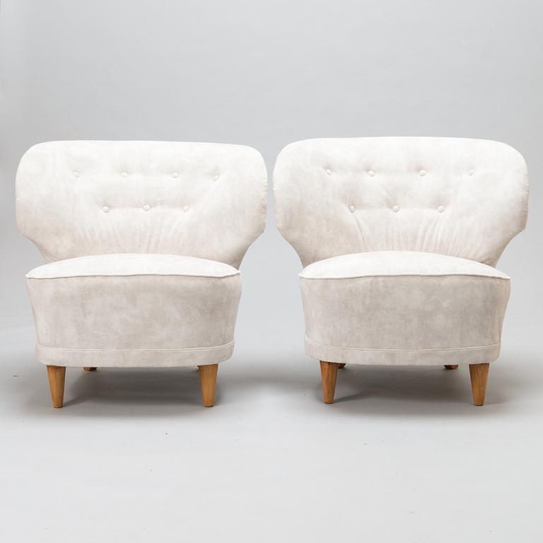 A pair of mid-20th-century armchairs.