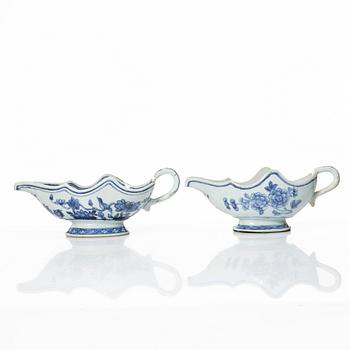 A set of two blue and white sauce boats, Qing dynasty, Qianlong (1736-95).