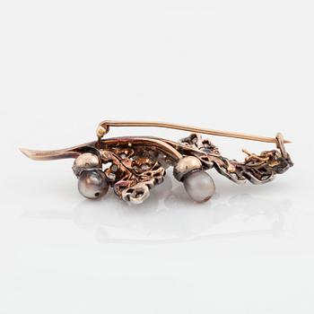 A silver and gold brooch set with pearls and rose-cut diamonds.