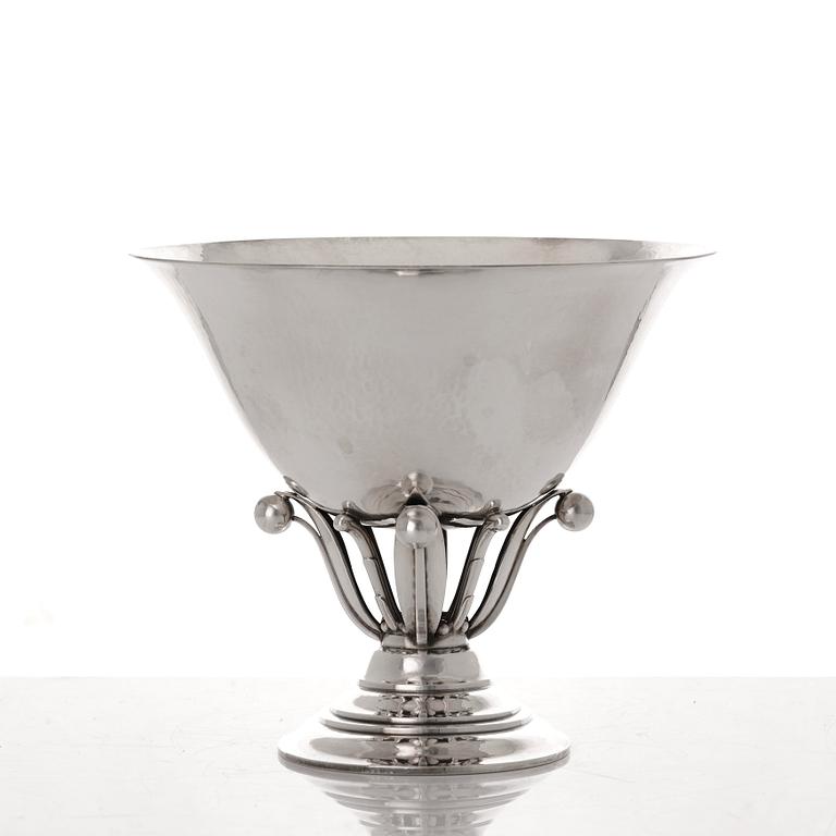 Johan Rohde, skål på fot, Georg Jensen Köpenhamn, 1945-77, sterling silver, designnr 6.